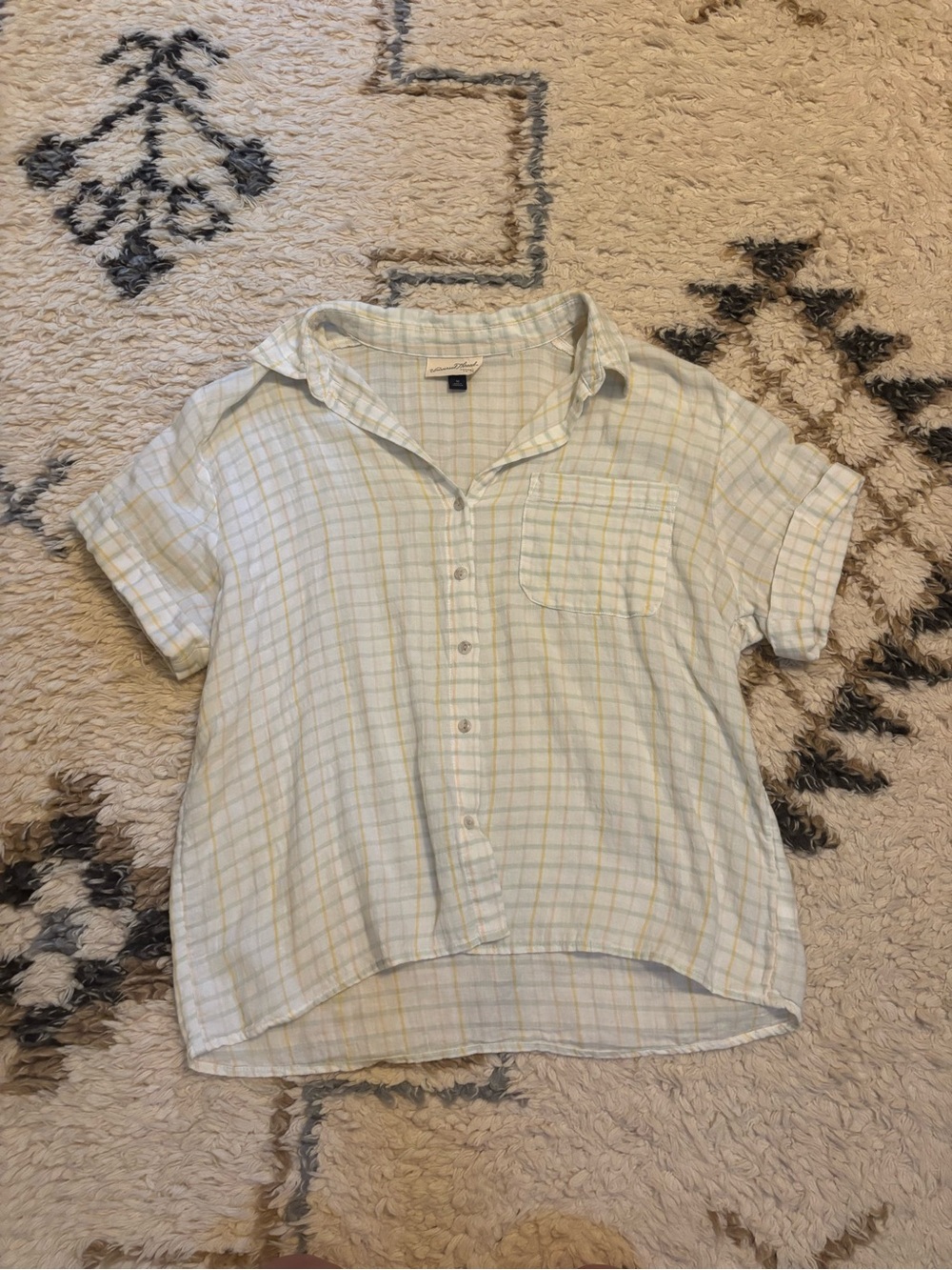 Universal Thread Light Cream & Pale Blue Plaid Short-Sleeve Button-Down